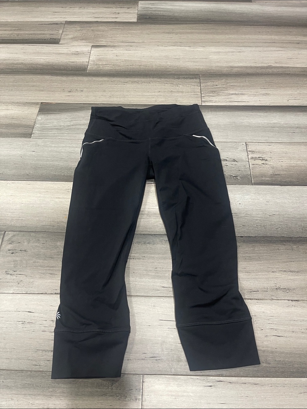 Athleta Black Capri Leggings with Reflective Trim Size XS